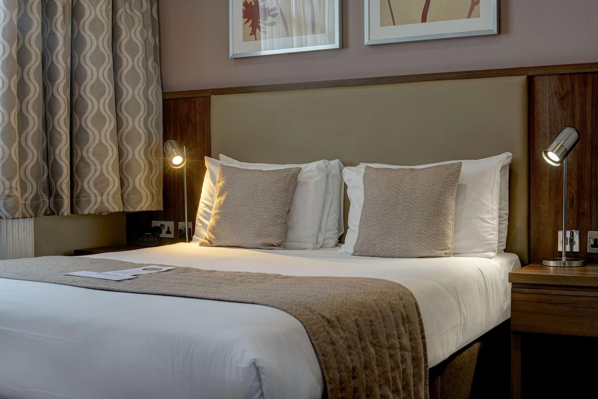 Best Western Ship Hotel Weybridge Exteriér fotografie