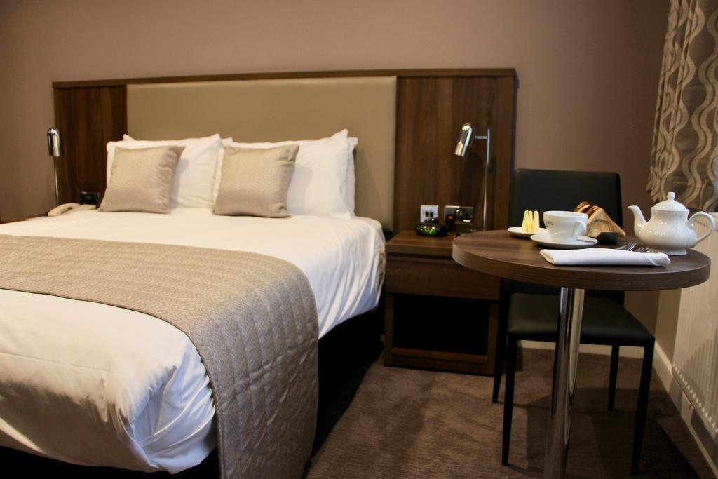 Best Western Ship Hotel Weybridge Exteriér fotografie