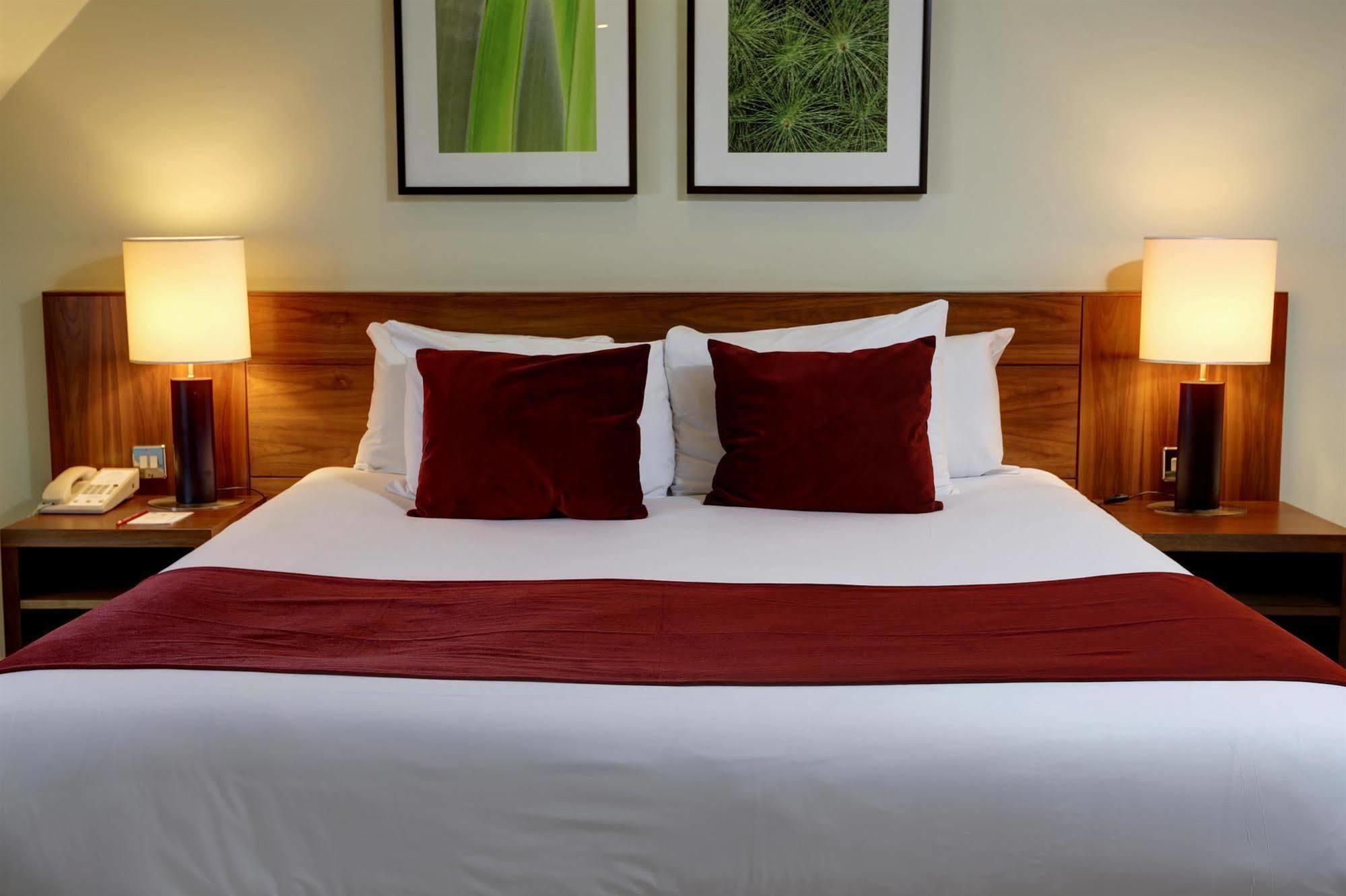 Best Western Ship Hotel Weybridge Exteriér fotografie